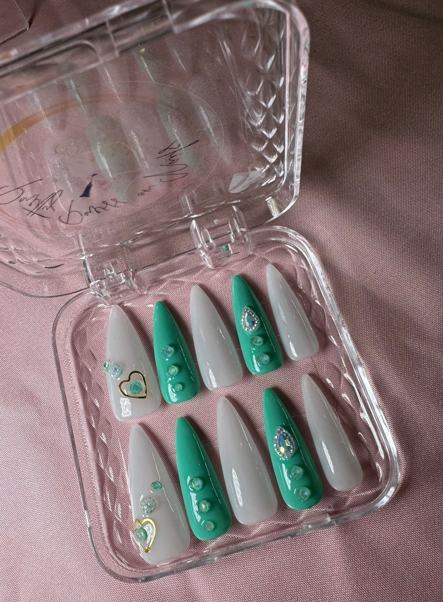 Tiff & Milky White - Medium Stiletto