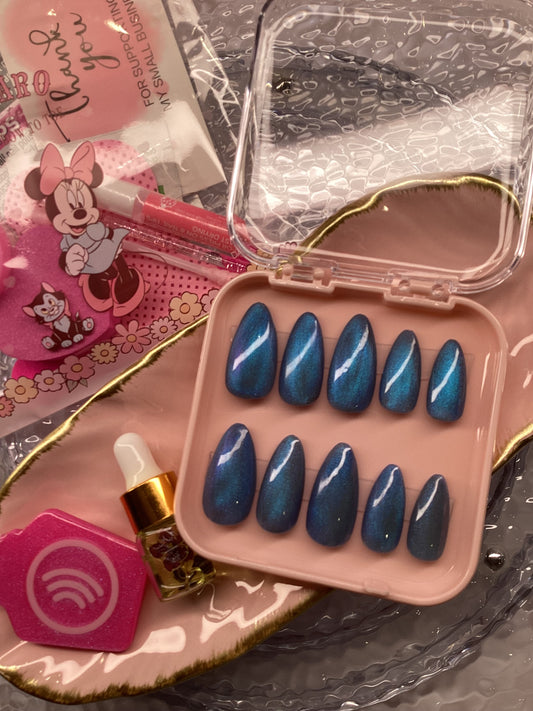 Blue Cat Eye - Medium Almond
